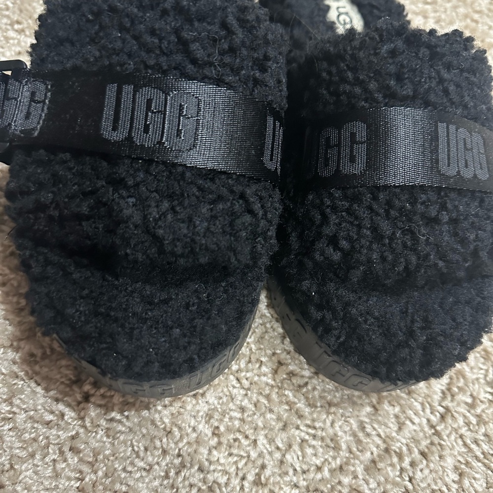 UGG - Picture 2 of 5